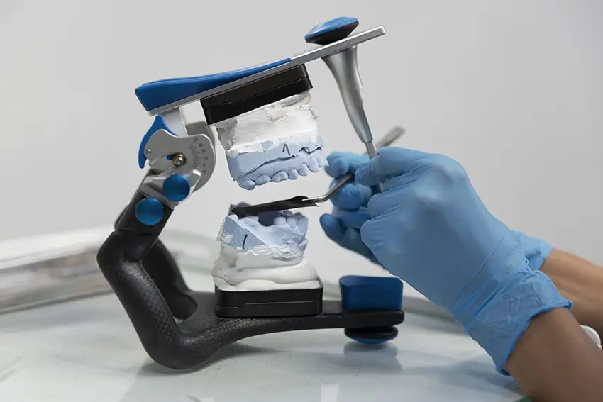 لبخند رویایی با کامپوزیت دندان در جردن تهران: راهنمای کامل زیبایی و مقایسه با لمینت